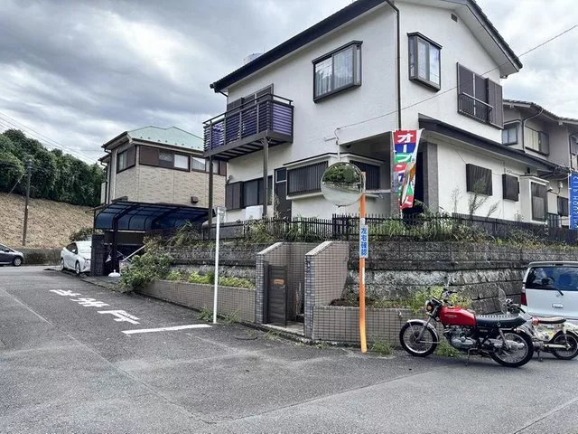 ◆Spacious land of 56 tsubo◆Parking for 2 cars available (depending on vehicle type)◆Open corner lot