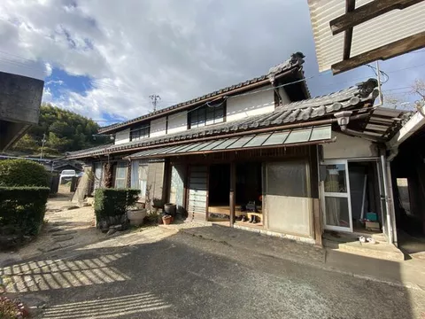 22 minutes on foot from Okayama Electric Railway Higashiyama Line "Higashiyama - Okayaden Museum" Station