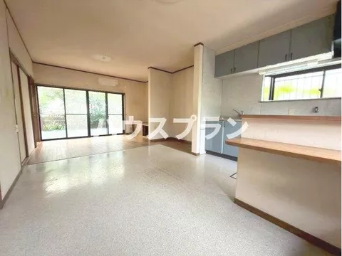 Approximately 64.36 tsubo lot!! Parking available for 2 cars ◎ 6 minutes on foot to the supermarket♪