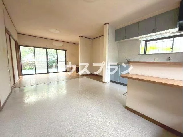 Approximately 64.36 tsubo lot!! Parking available for 2 cars ◎ 6 minutes on foot to the supermarket♪