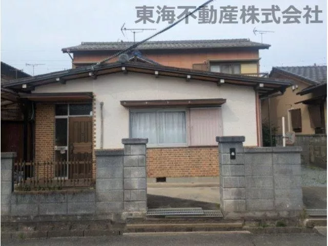 3-minute walk to Mini Stop, 8-minute walk to Maxvalu! Property located on flat land with few stairs