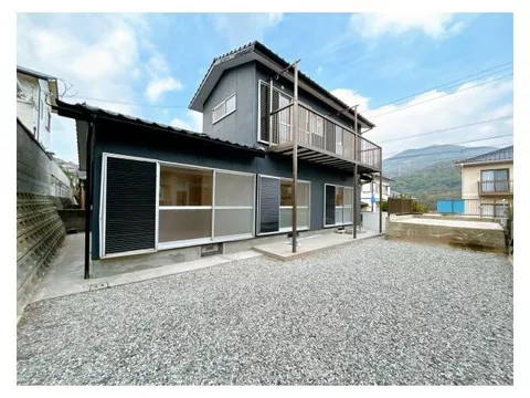 [Open House Held] [Renovated/Immediate Move-in Possible] 3LDK with 3 Western-style rooms. Parking for 1 regular car.