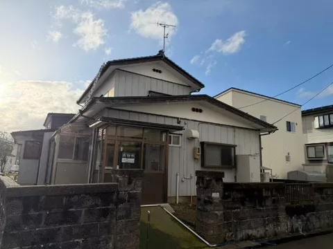 Property with completed nursing care renovation (toilet and washbasin located near the bedroom, etc.)