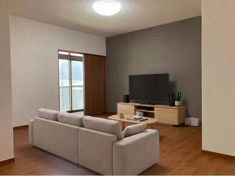 Viewings are available anytime! Please feel free to contact us! Moving support price!
