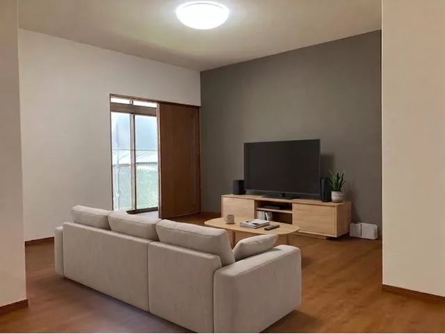 Viewings are available anytime! Please feel free to contact us! Moving support price!