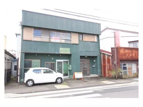 [Sale as-is] It is also good to renovate the building for reuse! Can be built as land.