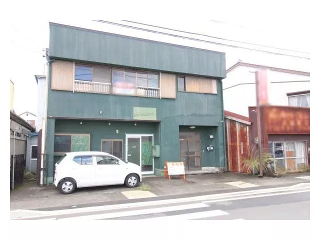 [Sale as-is] It is also good to renovate the building for reuse! Can be built as land.
