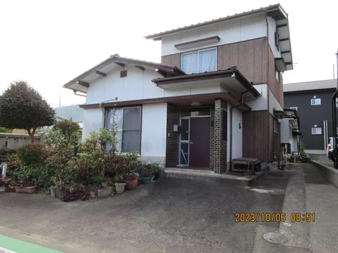 Niihama-shi Funaki (Niihama Station) 2F 5DK

2.5 million yen