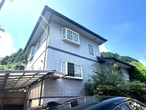 Shikokuchuo-shi, Kamikashiwa-cho (Kawanoe Sta.) 2F 5DK

5.5 million yen