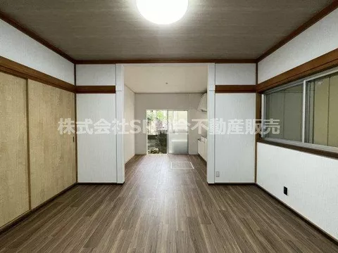 Approximately 44,000 yen per month (20 years). Interior renovation completed. Built-in garage for 1 car.