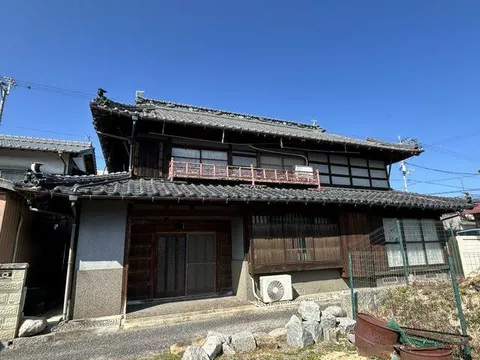 Saijo City Kawaratsu (Iyo-Miyoshi Station) 2-story building 10DK