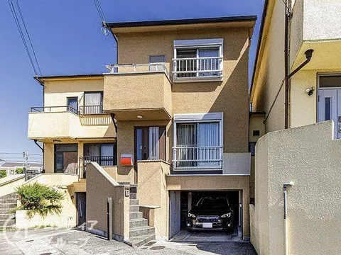 ■All-electric / SRC 2 stories above ground and 1 basement ■Layout has a full renovation history / Parking for 2 cars available