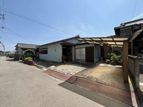 Niihama-shi, Niihama Matsukamiko 1-chome (Takihama station) Single-story building, 4DK

4,800,000 yen