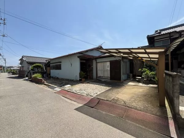 Niihama-shi, Niihama Matsukamiko 1-chome (Takihama station) Single-story building, 4DK

4,800,000 yen