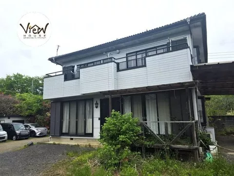 A spacious 5LDK standing on a vast plot of over 149 tsubo! Plenty of storage to keep the rooms tidy!