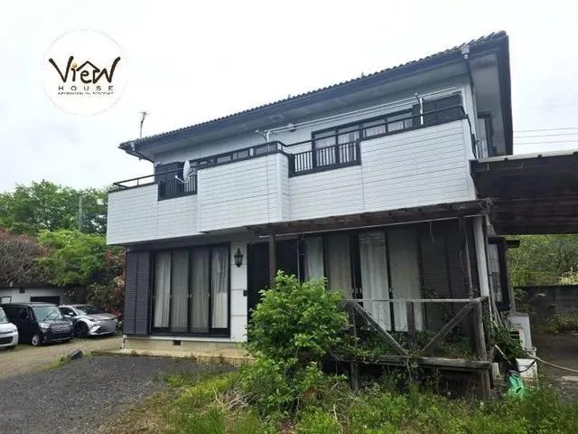A spacious 5LDK standing on a vast plot of over 149 tsubo! Plenty of storage to keep the rooms tidy!