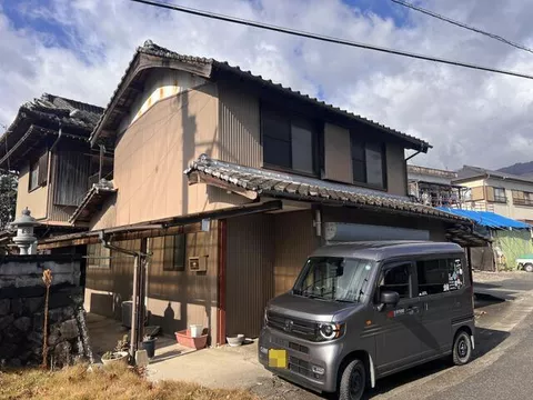 2F 7SLDK in Aza-nishinumauda, Mima-cho, Mima-shi, Mima (Awa Handa Sta.)

2.5 million yen