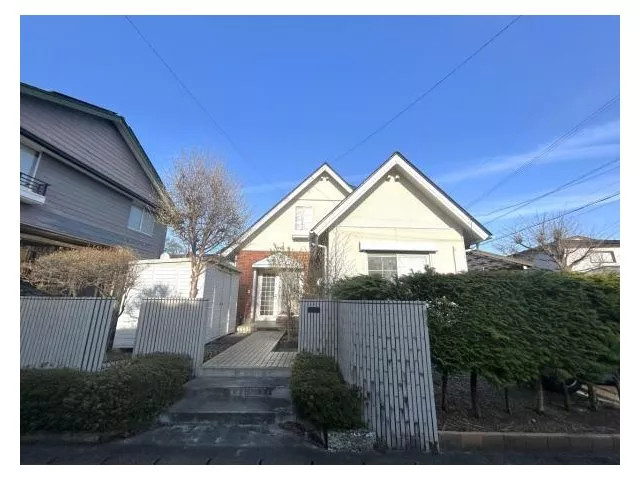 Interior renovation planned / Move-in available within the year / New earthquake resistance compliance / Southwest corner lot / Hanamaki City Sakuraidai Elementary School district
