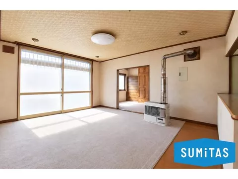 2-minute walk from the bus stop & approximately 95 tsubo of land! Spacious 5LDK that can accommodate 5 cars