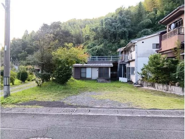 - The property will be handed over as-is. - There is also a factory and warehouse.