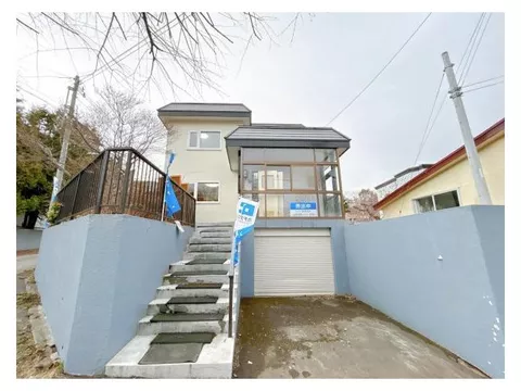 [Open House] Interior renovation planned / Water area replacement / Parking for 2 cars available (depending on vehicle type) /