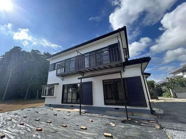 [Open House Held] Interior and exterior renovations completed / Move-in available within the year / Quiet residential area