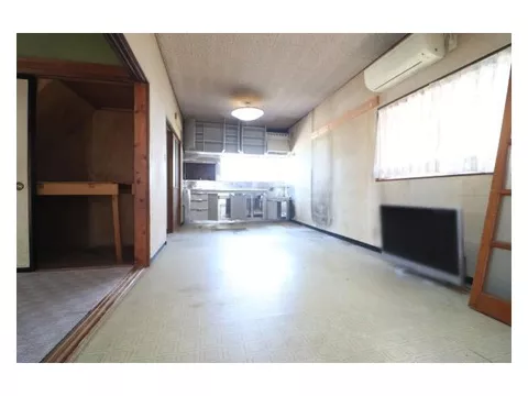 *The seller is exempt from liability for contract defects. - There is water leakage - The building is tilted - Existing non-conforming housing - Image 3