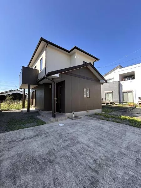 Mizuma District, Oki Town, Maemuta (Omizo Station) 2-story building 4DK