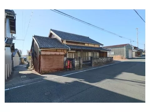 You can renovate it as you like! Effective land area of about 282 square meters (about 85 tsubo)!