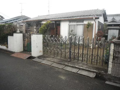 Niihama City, Tano Ue 3-chome (Niihama Station) Single-story building 4DK