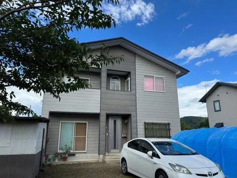 A tranquil residential area with mountain views! Approximately 100 tsubo of regular-shaped land ♪ 4LDK with all rooms over 6 tatami mats