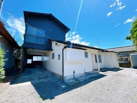 [Open House] Interior and exterior renovation / Parking for 4 cars available / 13 minutes on foot to Menda Elementary School /