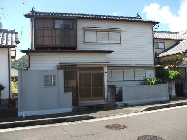 Hinode-cho, Saeki-shi (Saeki Sta.) 2F 5DK

1,800,000 yen