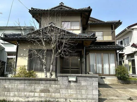 Sakai City, Harue Town, Ichii no Kita (Harue Station) 2-story building 6LDK