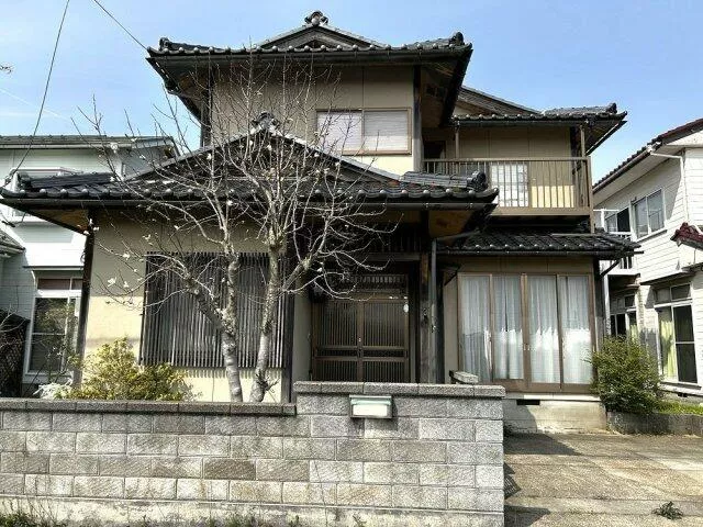 Sakai City, Harue Town, Ichii no Kita (Harue Station) 2-story building 6LDK