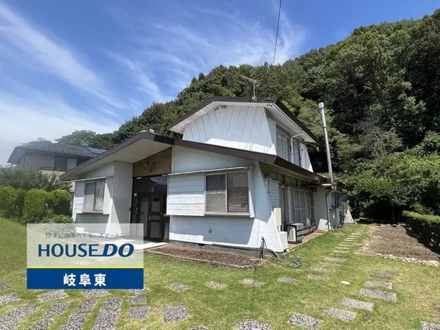 Spacious 6LDK! ♪ With parking for 4 cars, it's a comfortable home that provides peace of mind even as your family grows!