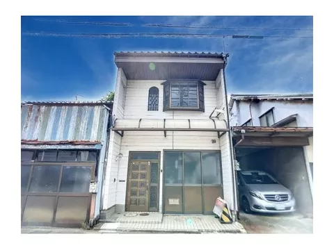 A used house has appeared in a conveniently located area!