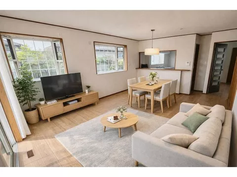 Fully renovated inside and out! Move-in ready! Land of 50 tsubo, corner lot on public road! Parking space for 2 cars!