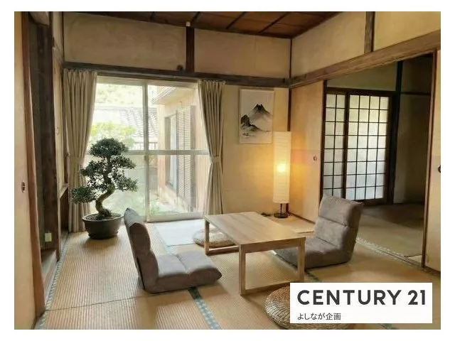 Spacious land of 120.44 tsubo ♪ Why not utilize the garden for BBQs and home gardening ♪