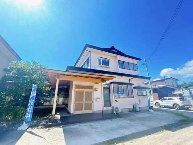 Open house held / Current sale until August 7 / Two-family consideration possible / Parking for 2 cars available / Corner lot