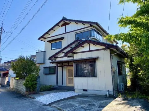 A used house in a quiet residential area of Harue-cho Hondo (owner change due to being rented) ♪ Spacious 7DK ♪