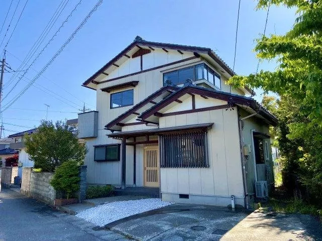 A used house in a quiet residential area of Harue-cho Hondo (owner change due to being rented) ♪ Spacious 7DK ♪