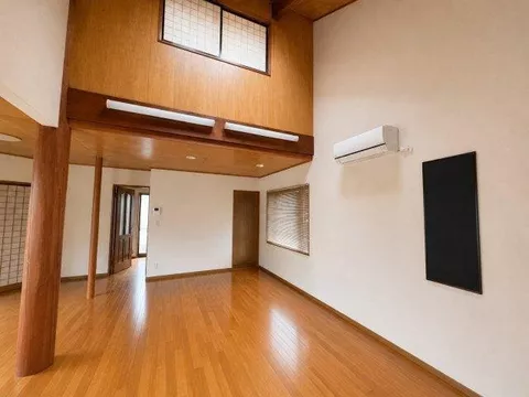 This is a spacious corner property that lets in sunlight and refreshing breezes♪ Please take a look☆/ - Image 3