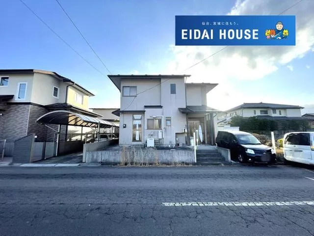 - Good sunlight! - Spacious garden suitable for home gardening! - Quiet residential area.