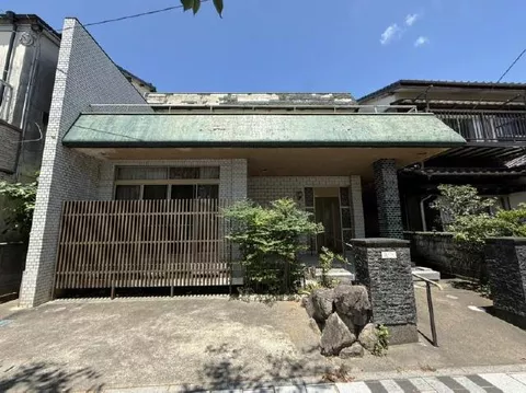 Karatsu City, Higashi-Karatsu 3-chome (Watada Station) 2-story building 6SLDK