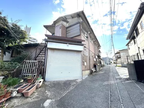 Approximately 300m to Himi Elementary School, a 5-minute walk. 1805m to Shōei Junior High School, a 23-minute walk.
