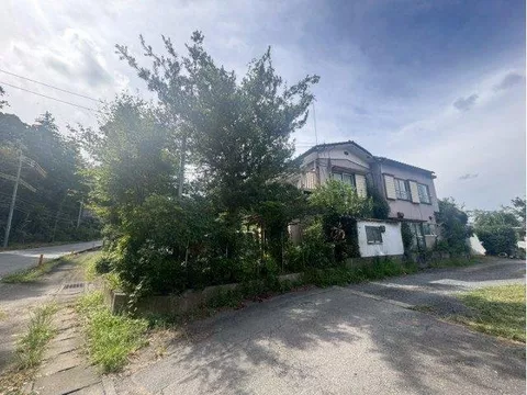 Spacious 94 tsubo 5LDK + 2S detached house♪ Multiple cars can be parked, perfect for BBQs and gatherings