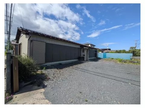 【Viewing available × approximately 121 tsubo of land × single-story】 Also equipped with a garage and storage.