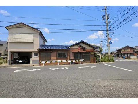 With an inner garage! 7 minutes on foot to Kintetsu "Sakura" Station ♪ Enjoy a spacious and luxurious lifestyle ♪