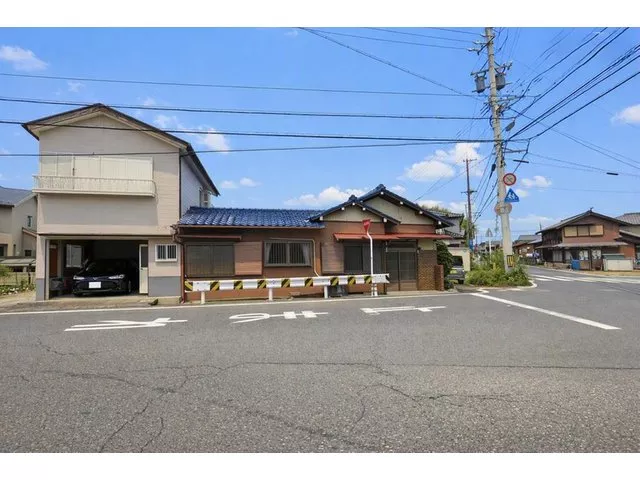 With an inner garage! 7 minutes on foot to Kintetsu "Sakura" Station ♪ Enjoy a spacious and luxurious lifestyle ♪